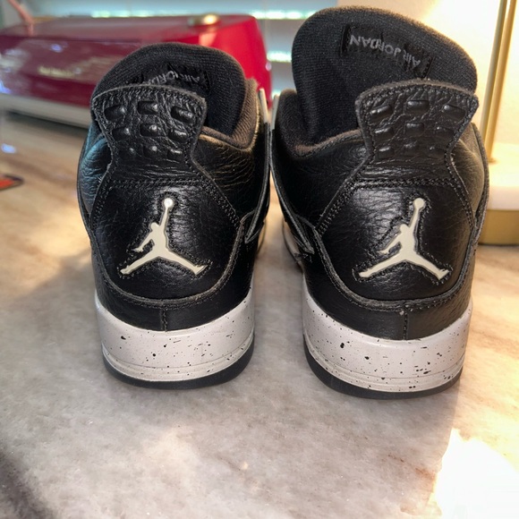 Jordan 4’s Oreos Retro size 5 youth in great conditions - Picture 2 of 4
